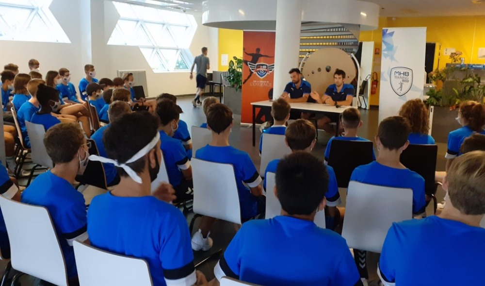 MHB Training Camps : L’équipe pro à la rencontre des stagiaires.