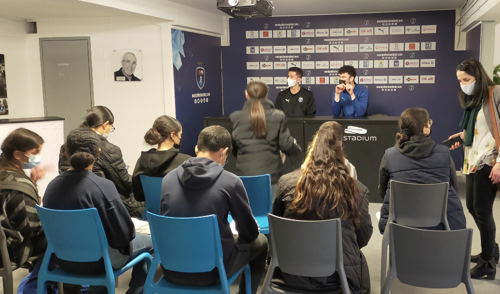 Des enfants du collège Les Escholiers accueillis au FDI Stadium
