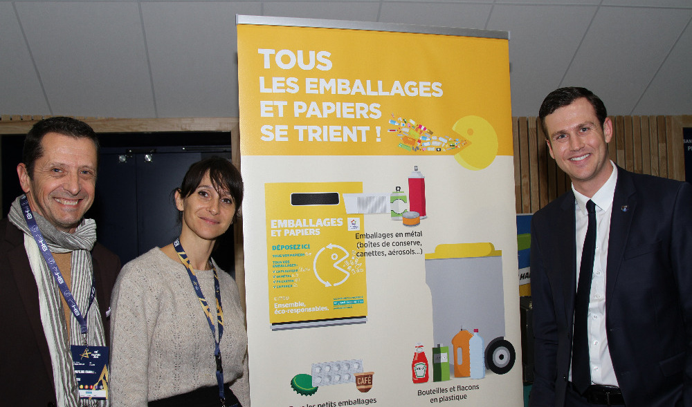 Un stand sur le tri-sélectif et la réduction des déchets lors du match contre Elverum