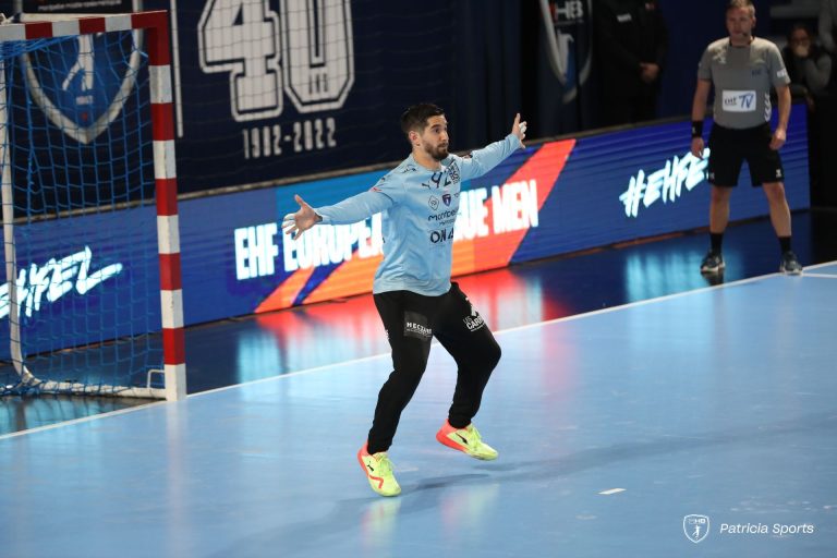 Gardien de handball en match EHF Europe.