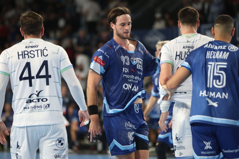 Match de handball, joueurs en action