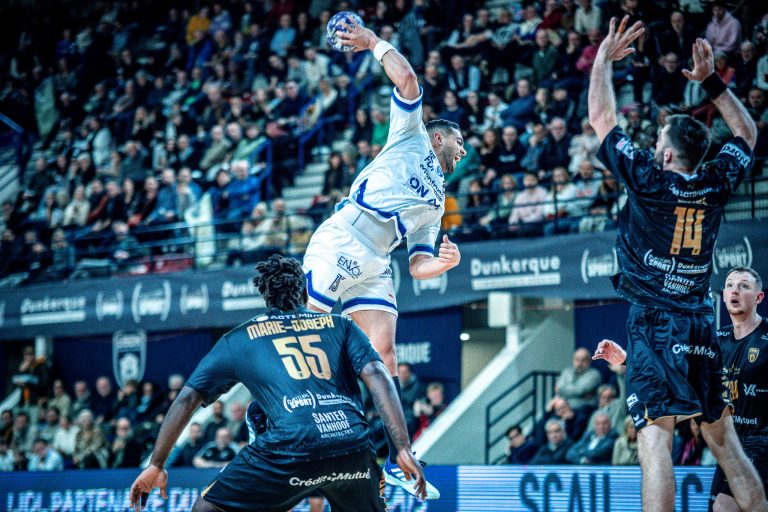 Match de handball à Dunkerque, joueur en action.