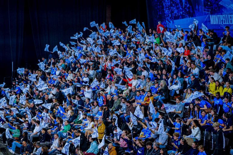 Supporters enthousiastes lors d'un match à Montpellier.