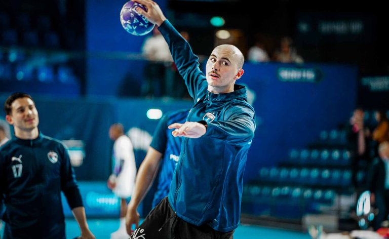 Joueur de handball à l'entraînement, pivote gauche.