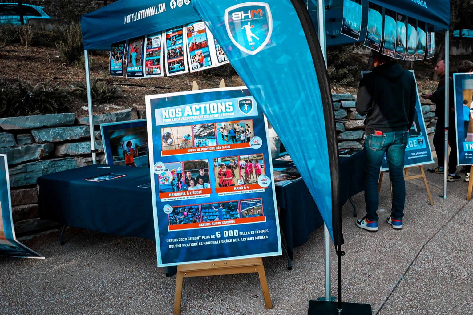 Stand promotionnel du club de handball Montpellier.