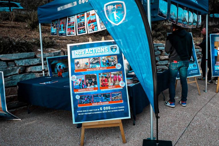 Stand promotionnel du club de handball Montpellier.