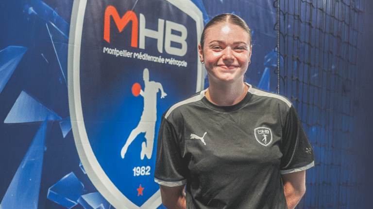 Personne devant logo Montpellier Handball